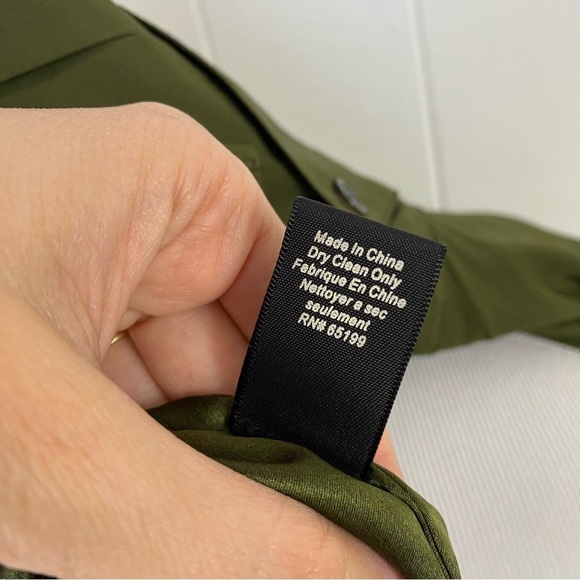 Elizabeth And James Army Green 100% Silk Button Down Blouse Size M Collarless - Picture 12 of 14